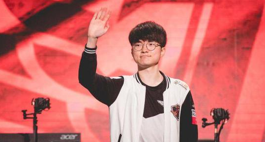 场比赛中首 场比赛中首